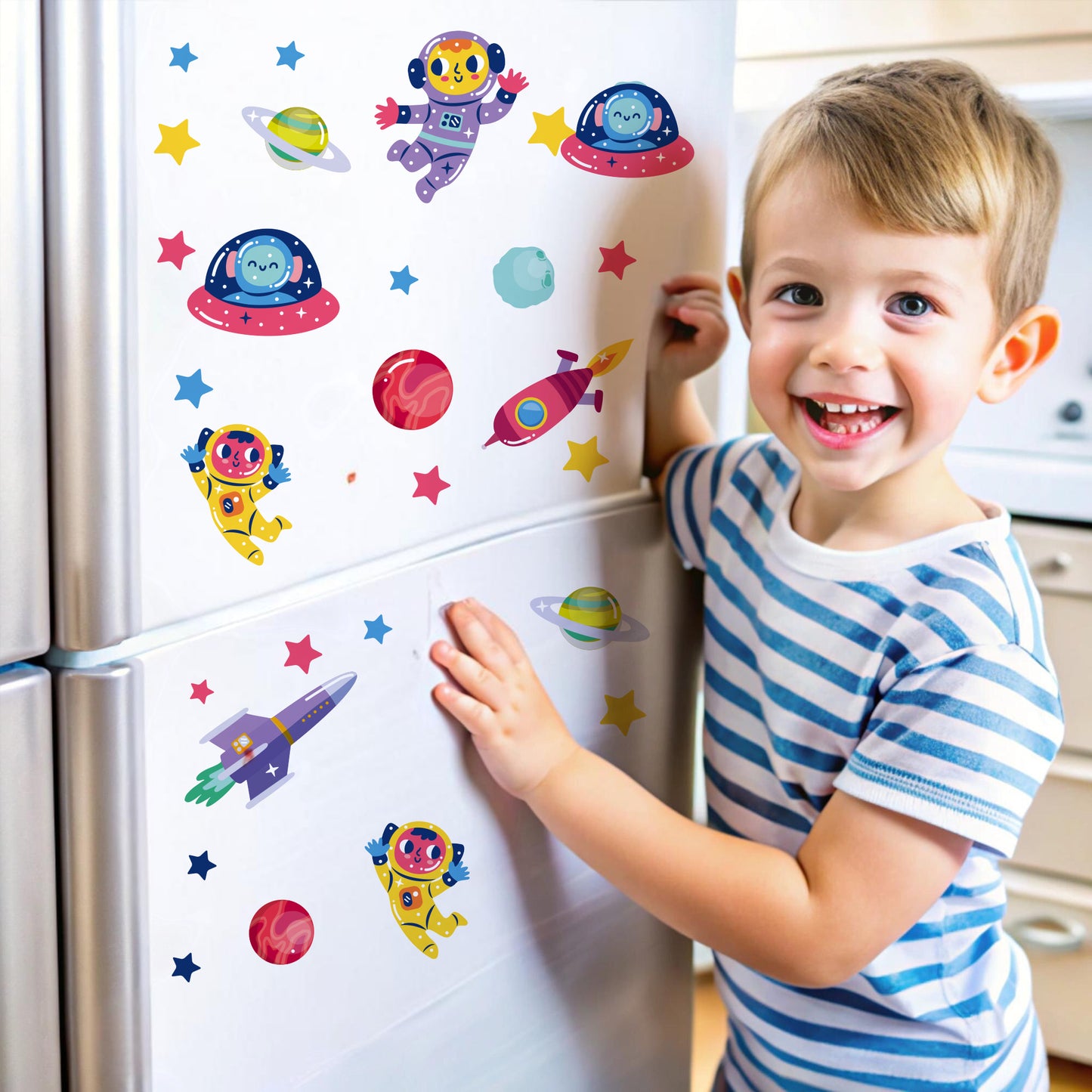 BipBop Stickers "Astronauta" Se 25 pz. Adesivi murali in tessuto Premium" per bambini attacca e stacca, Sicuri e Atossici. Decora le camerette dei bambini. Unici e creativi